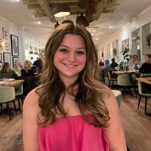 Meet your Posher, Mia